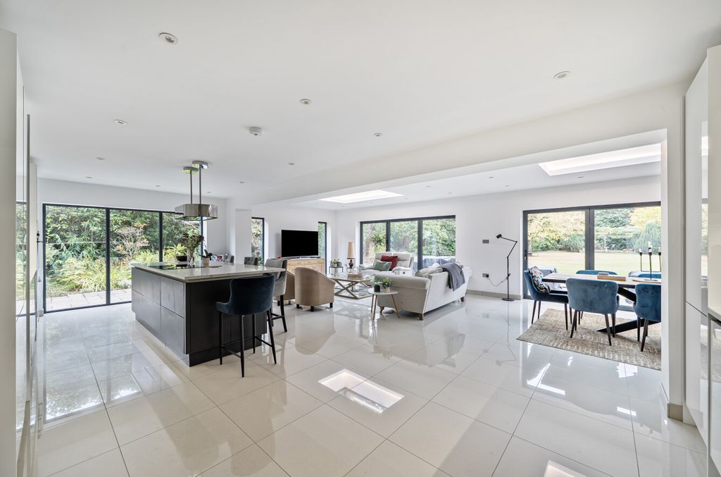 Property photo 3 of 36 1364053-19-68Ed32...