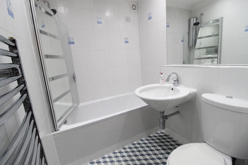 Property photo 3 of 7 Bathroom
