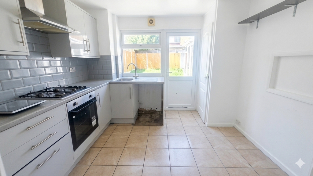 Property photo 3 of 17 Kitchen