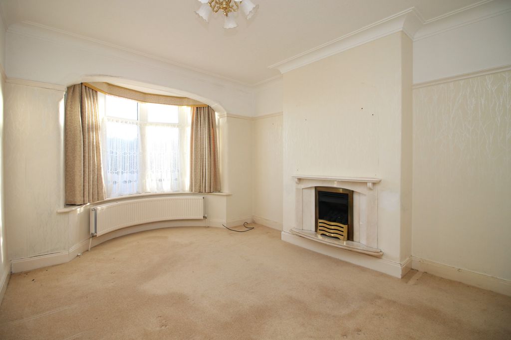 Property photo 2 of 25