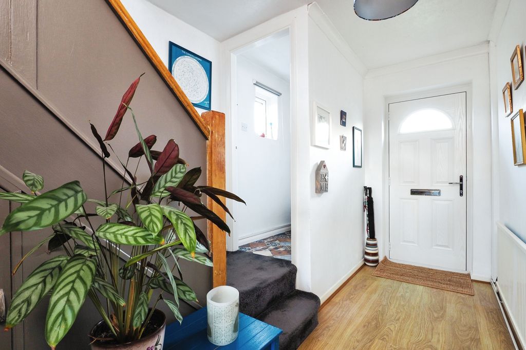 Property photo 2 of 20 Hallway