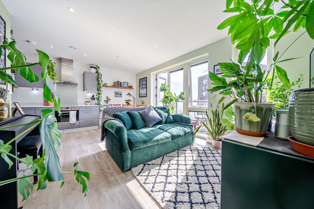 Property photo 1 of 20 1493042-7-6A511B9...