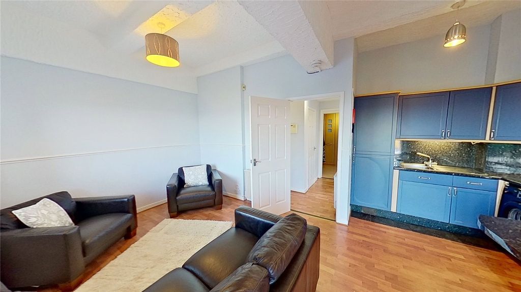 Property photo 3 of 15 Picture No. 12
