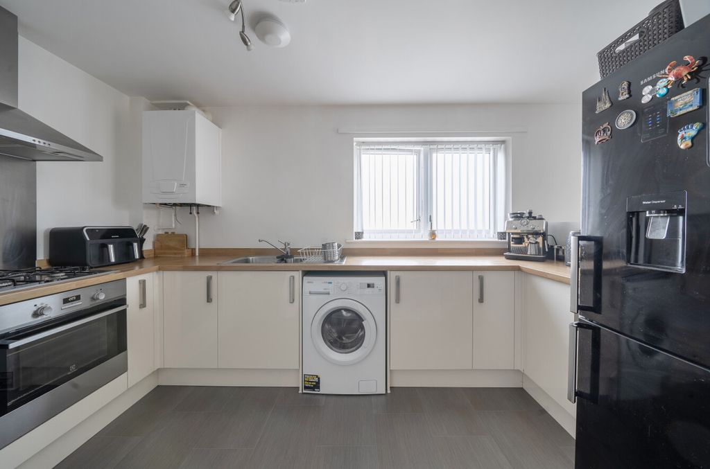 Property photo 3 of 10 1439549-12-69d8d3...