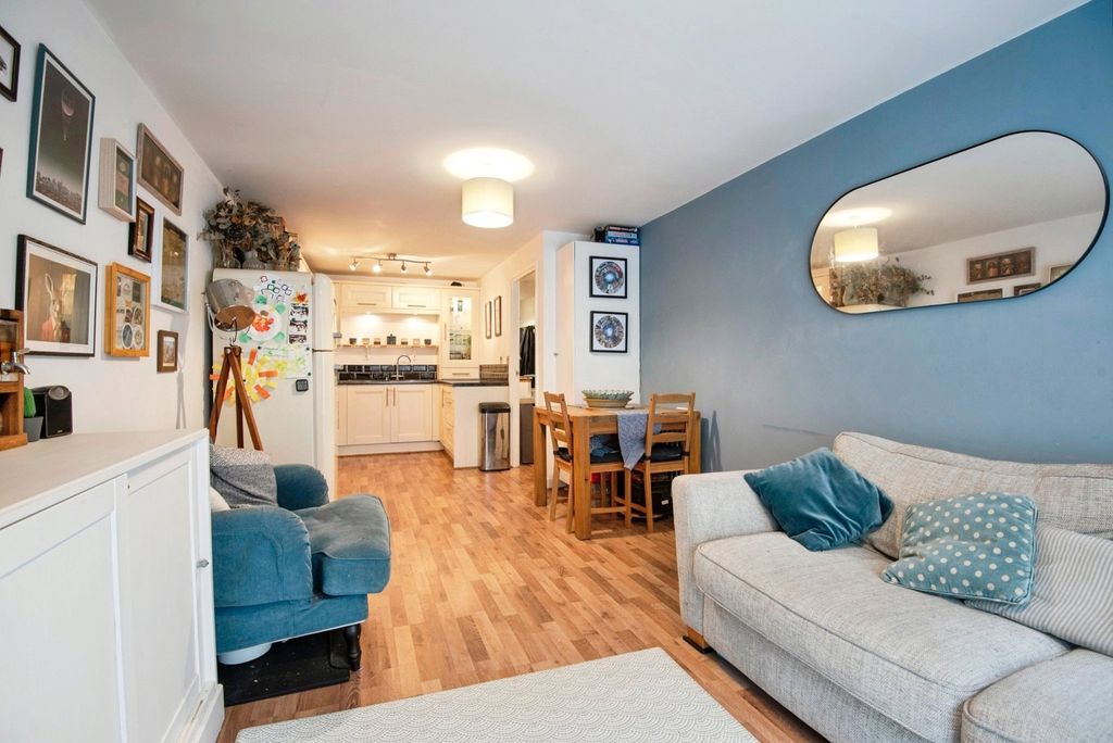 Property photo 2 of 17 Lounge/Kitchen