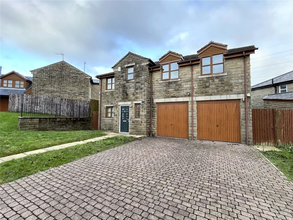 Property photo 1 of 17 Front