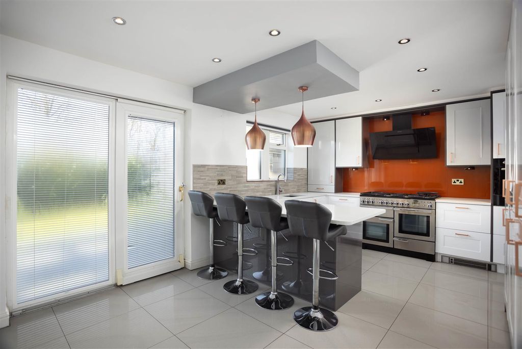 Property photo 2 of 17 00013.Jpg