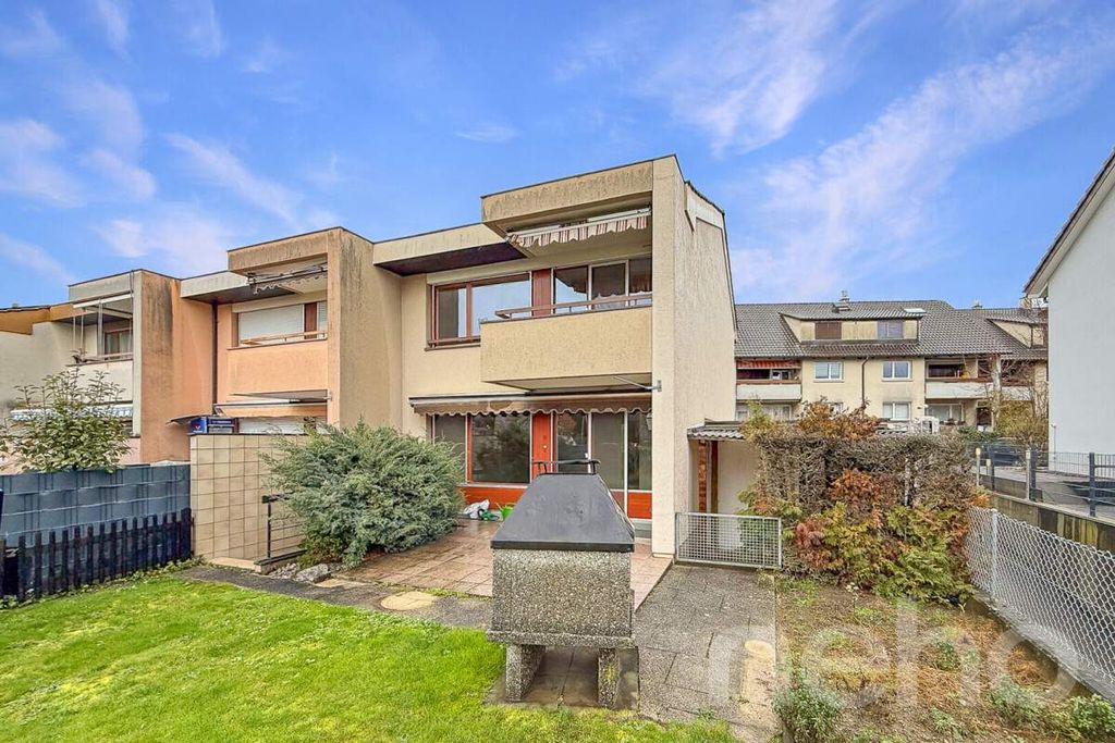 Property photo 2 of 12