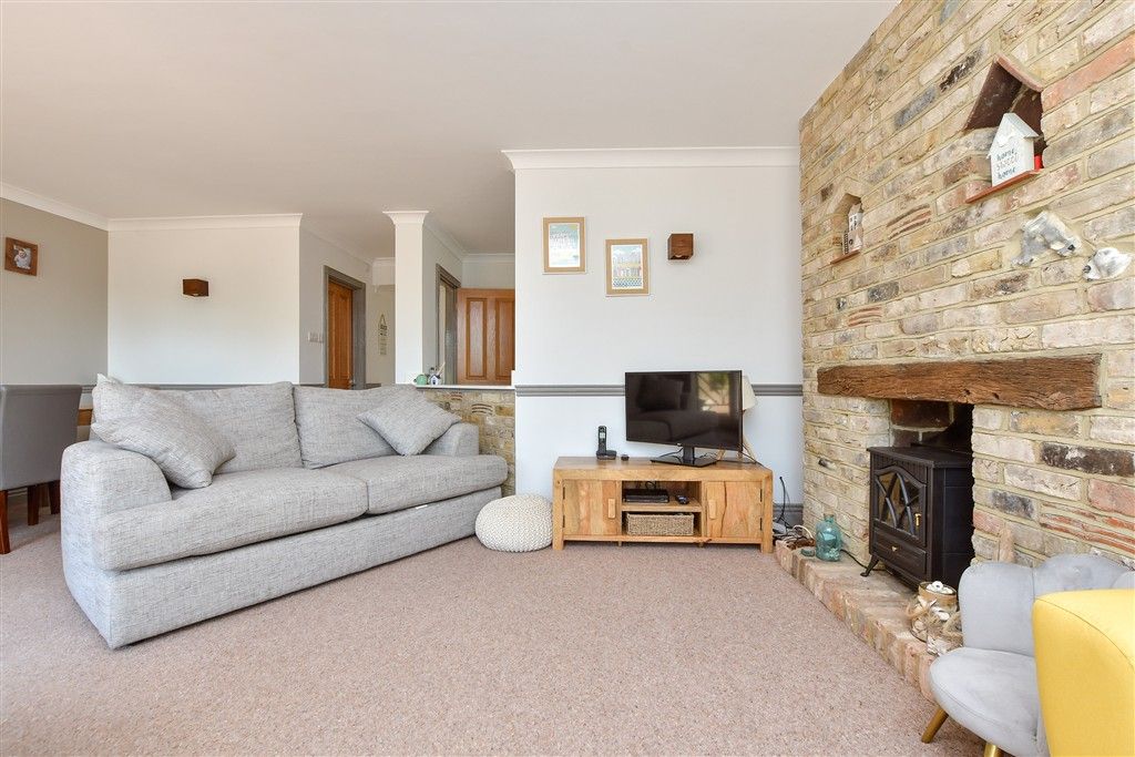 Property photo 3 of 16 Lounge