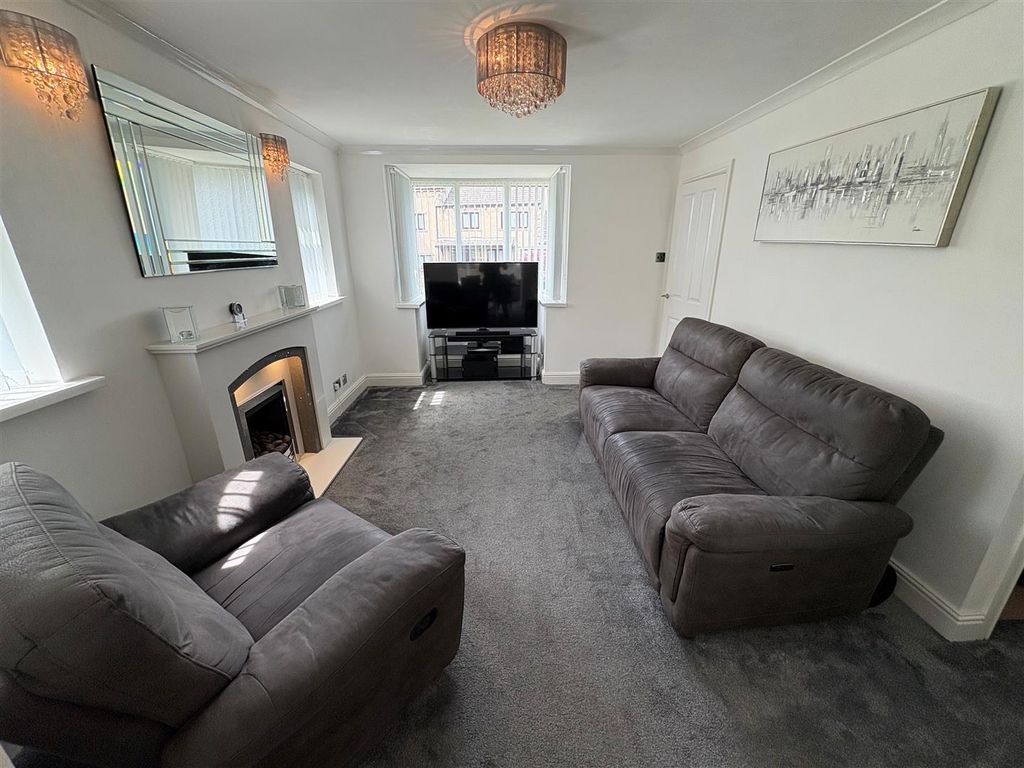 Property photo 2 of 27