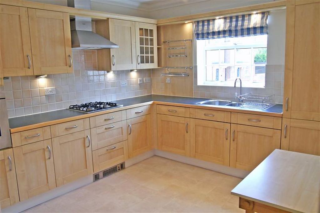 Additional image 5 of 2 bed flat to rent5 Potters Place, Horsham, West Sussex RH12