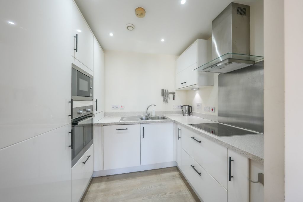 Property photo 3 of 10 Kitchen