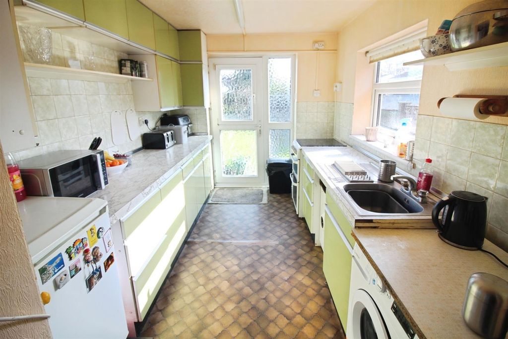 Property photo 3 of 13 Kitchen