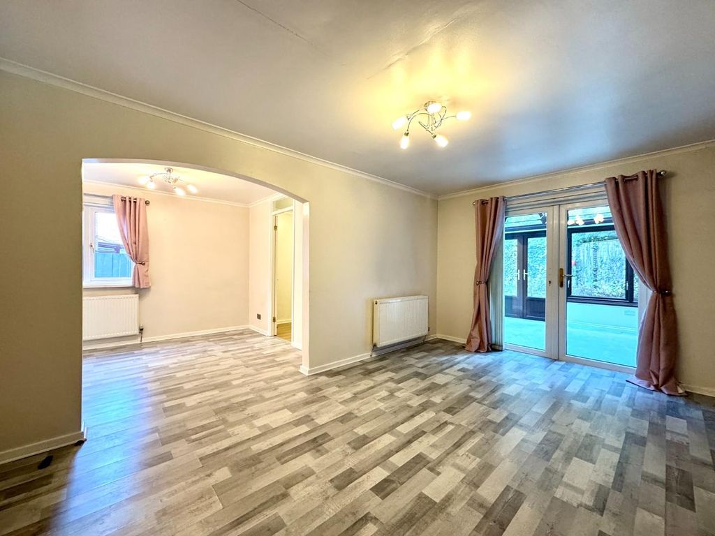 Property photo 2 of 24 Lounge