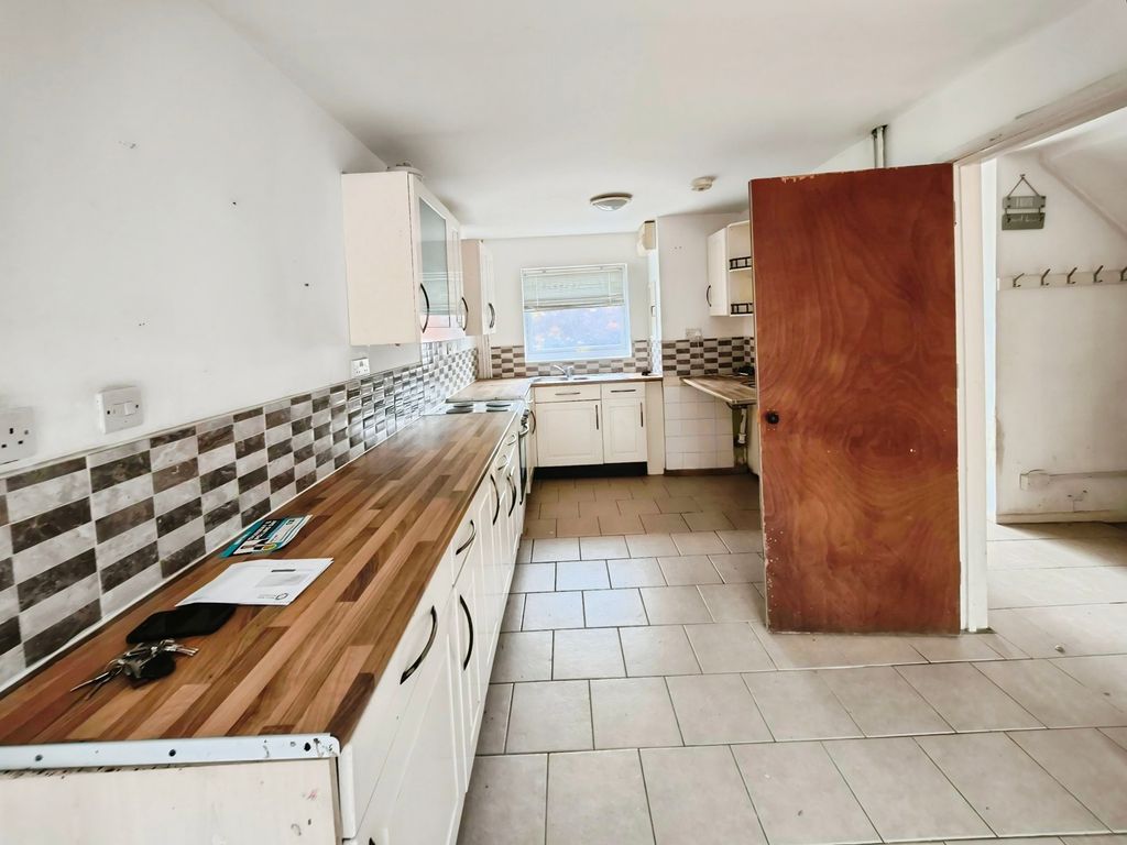 Property photo 3 of 10 Kitchen/Diner