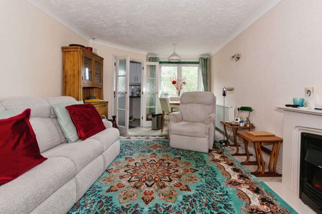 Property photo 2 of 11 Lounge
