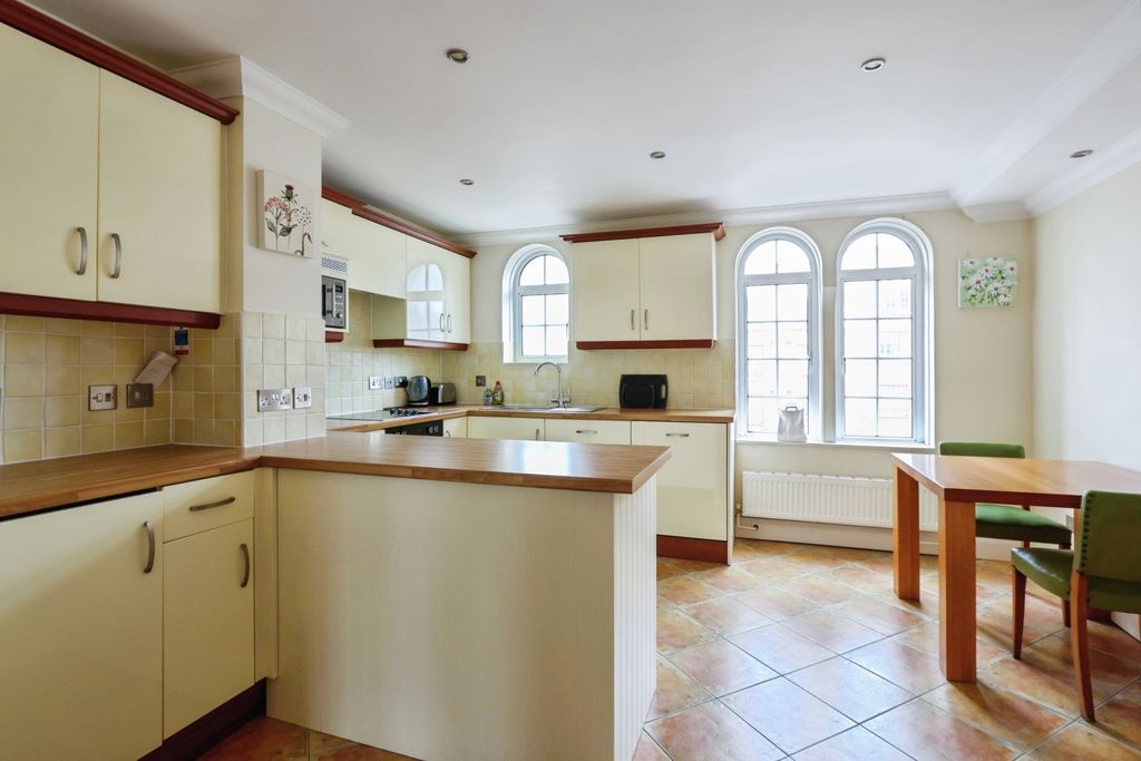 Property photo 2 of 20 Pbox-Img.Jpg