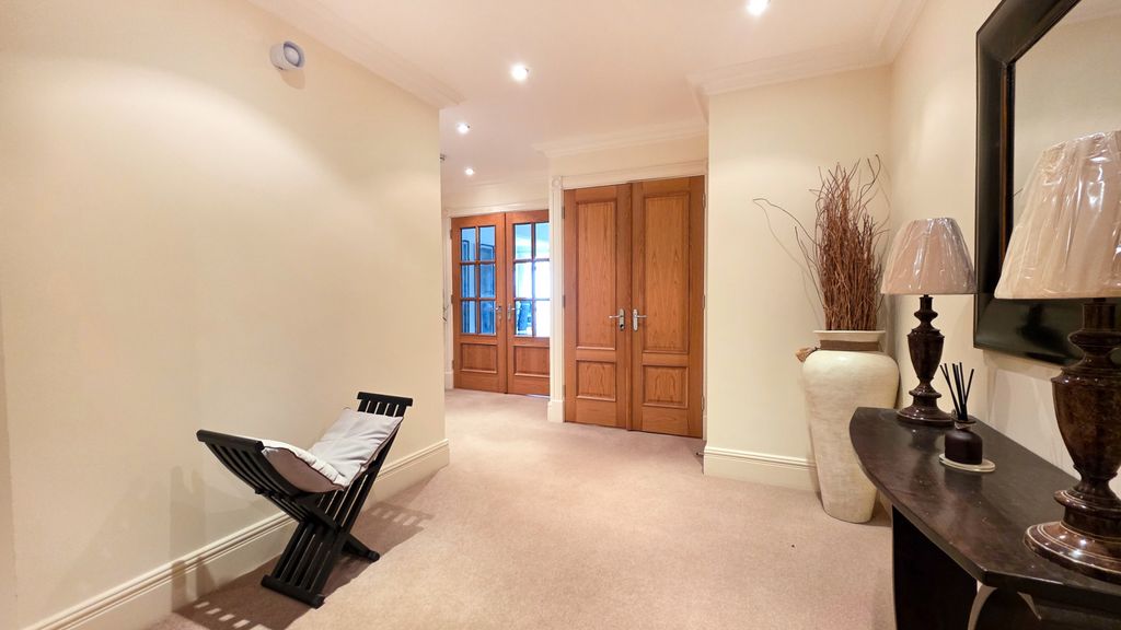 Property photo 3 of 24