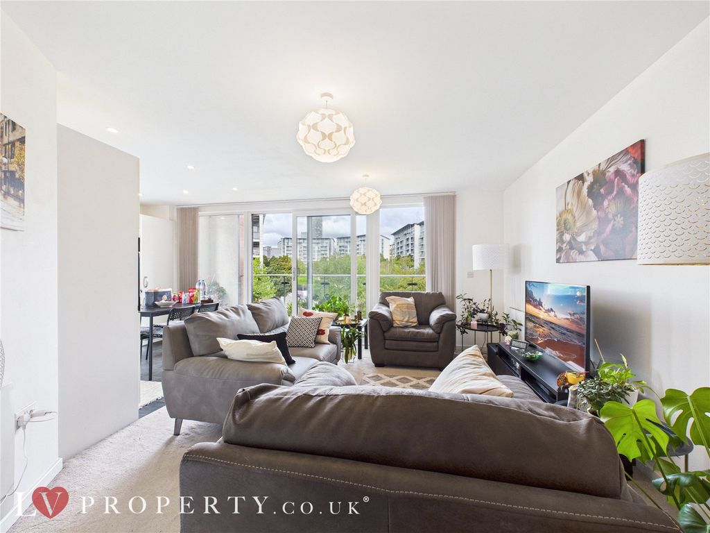 Property photo 3 of 18 Picture No. 02