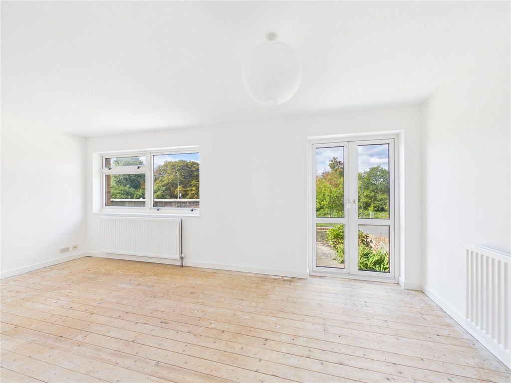 Property photo 2 of 16 Picture No. 02