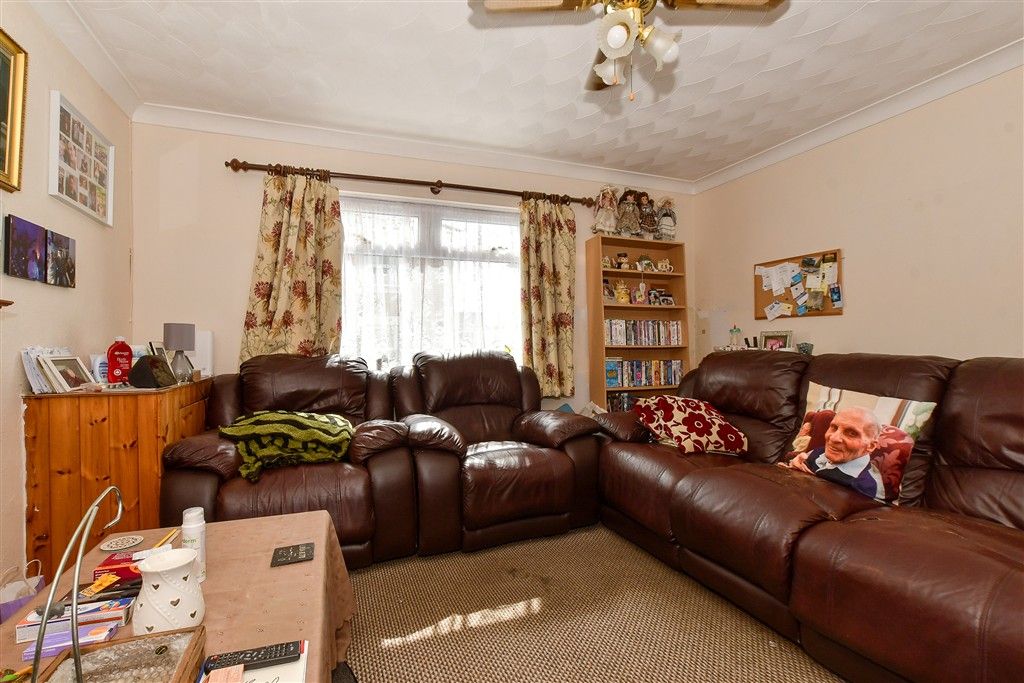 Property photo 2 of 6 Lounge