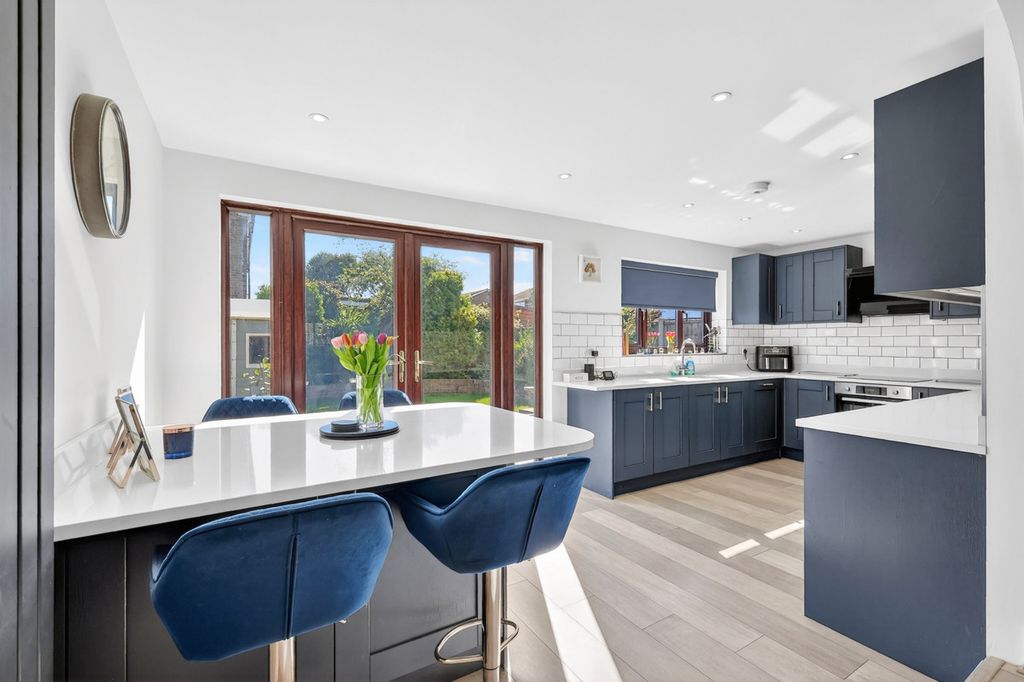 Property photo 2 of 25