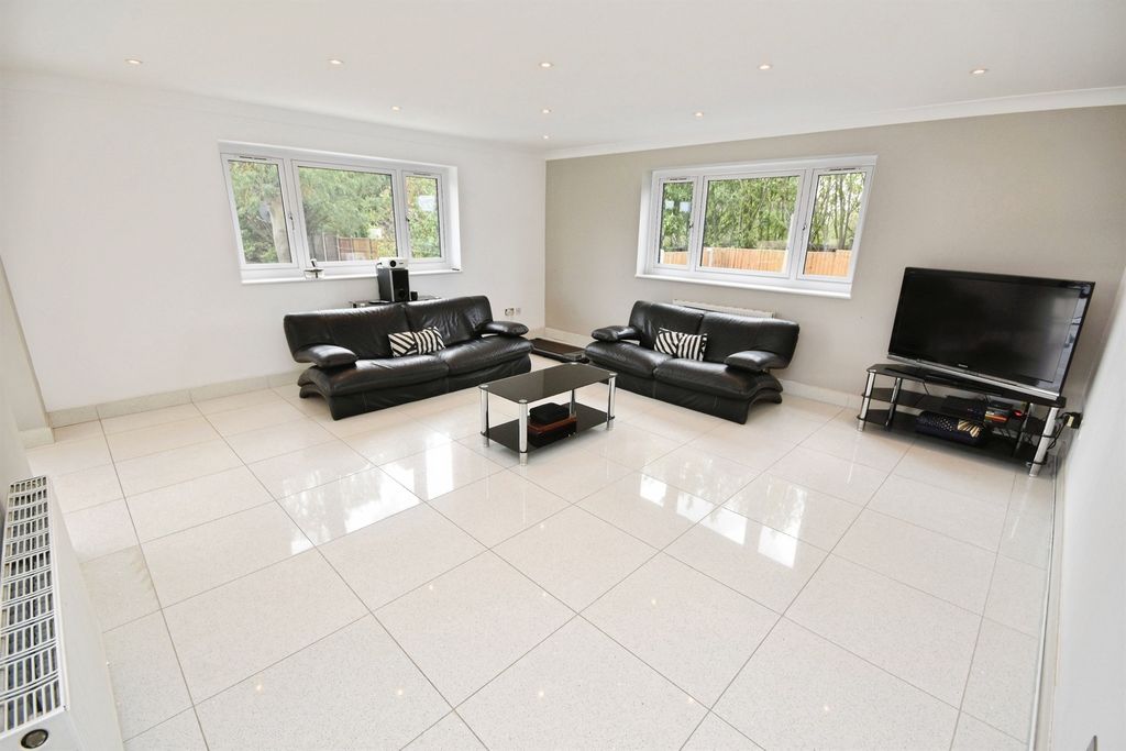 Property photo 2 of 29