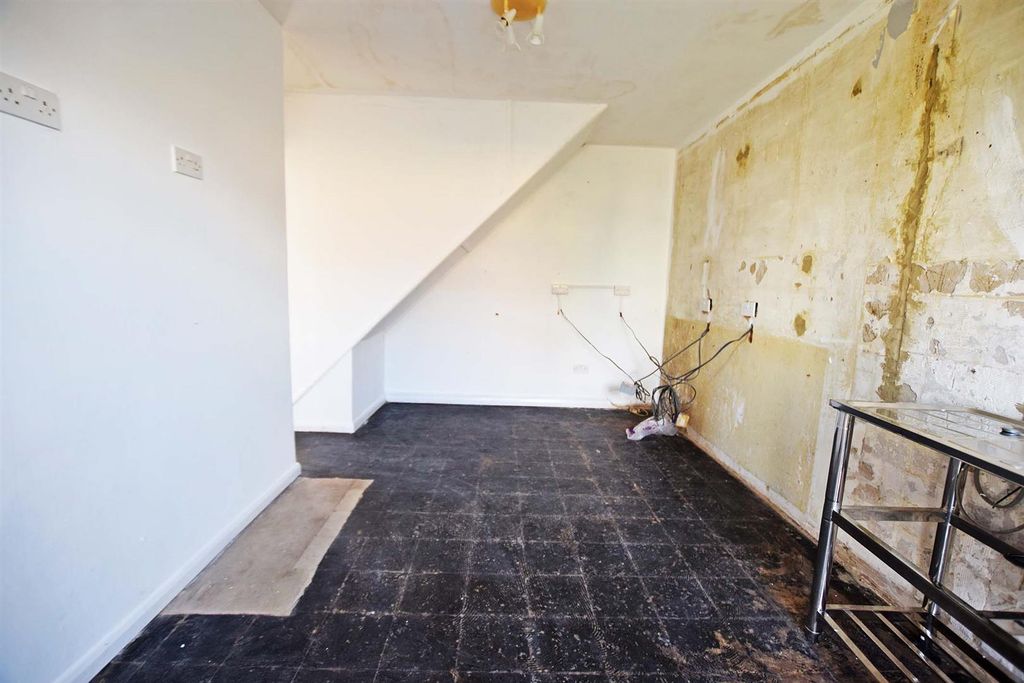 Property photo 3 of 13 Kitchen