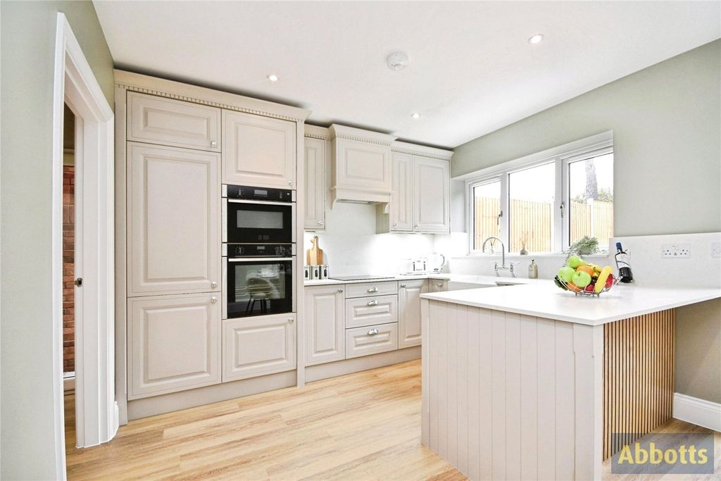 Property photo 2 of 15 Picture No. 16