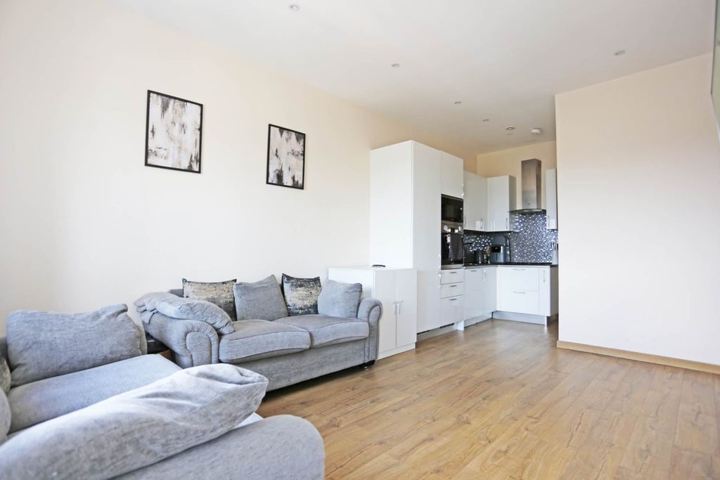 Property photo 3 of 11