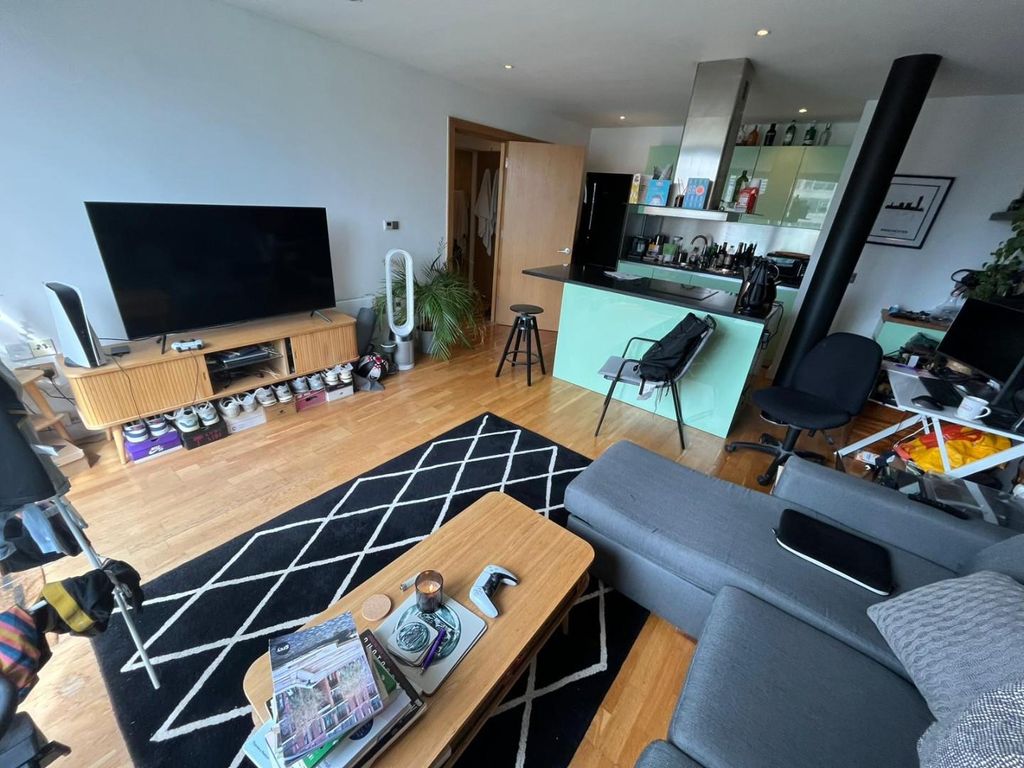 Property photo 3 of 10 Lounge