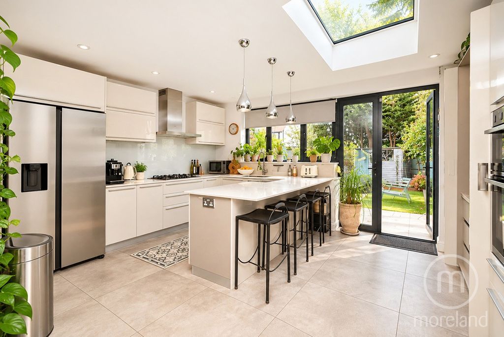 Property photo 1 of 20 5695851
