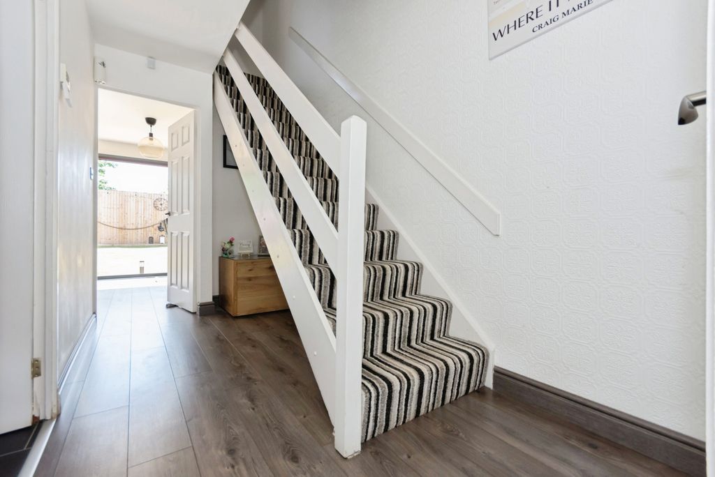 Property photo 3 of 19 Pbox-Img.Jpg