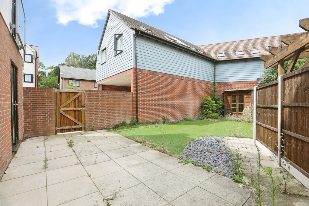 Property photo 2 of 31