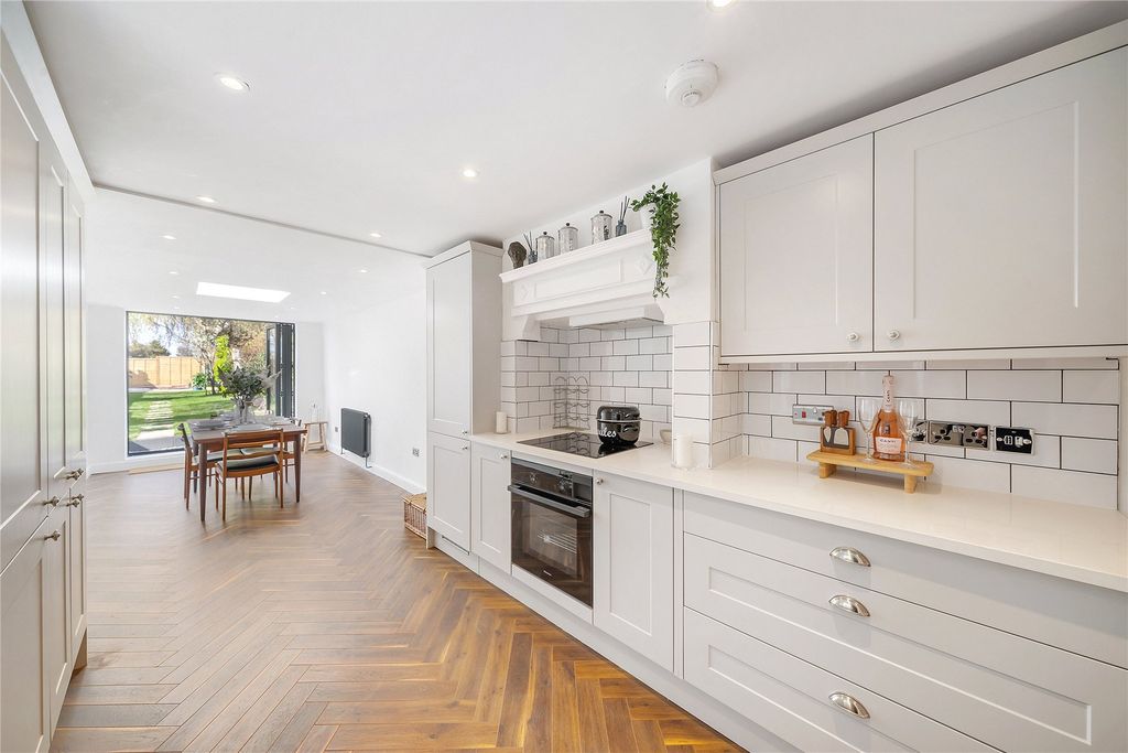 Property photo 2 of 25 Picture No. 16