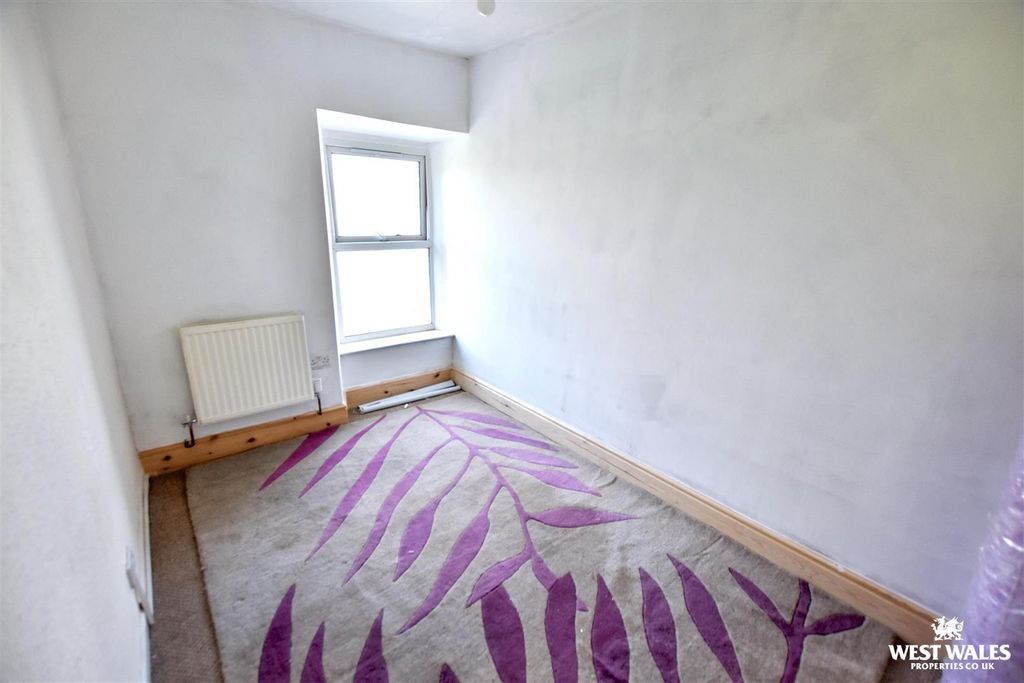 Additional image 10 of 2 bed flat for saleLower Hill Street, Hakin, Milford Haven SA73