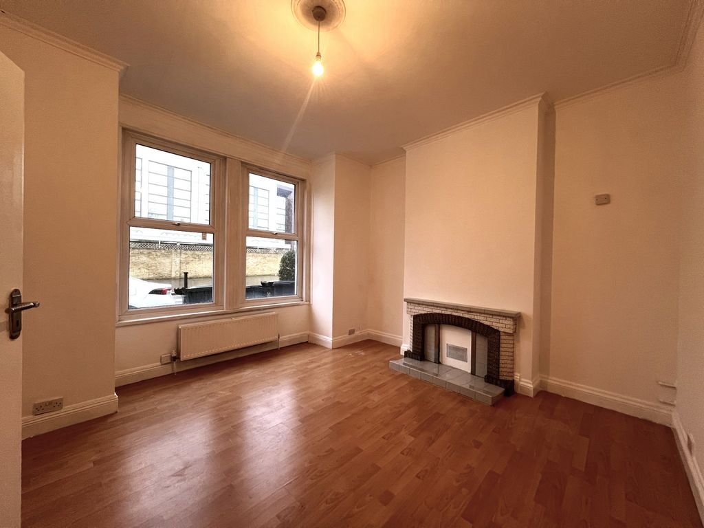 Property photo 1 of 27 3 Bedrooms - 2 Receptions Terraced House To Let Available In Croydon