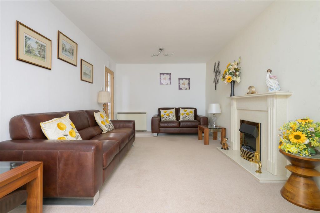 Property photo 3 of 22 S003.Jpg