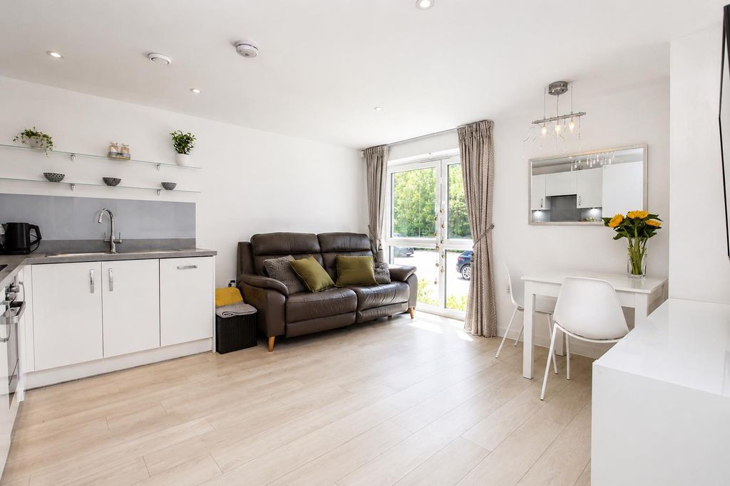 Property photo 3 of 8 211Da9ce-370c-4108-A8B5-9A1A22c7Fc48.Png