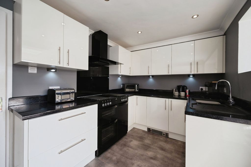 Property photo 2 of 17 Pbox-Img.Jpg