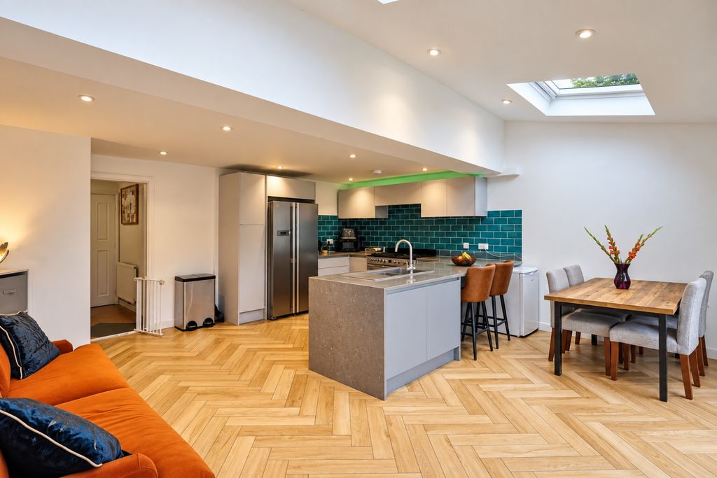 Property photo 3 of 18 6F3Dfcb6-65A3-41D4-A393-49612Dbb2D42