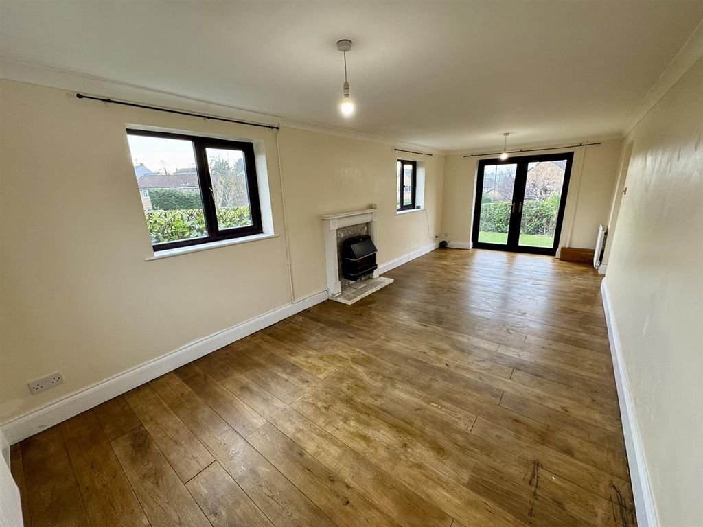 Property photo 2 of 18 Living Room