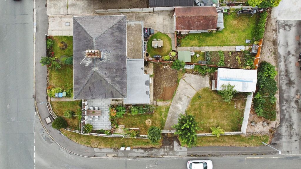 Property photo 2 of 21 Large Plot - Garage Gardens &amp; Drive.Jpg