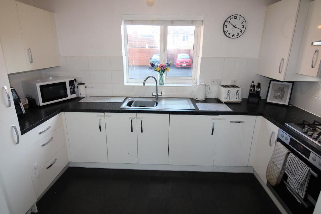 Property photo 3 of 7 Kitchen