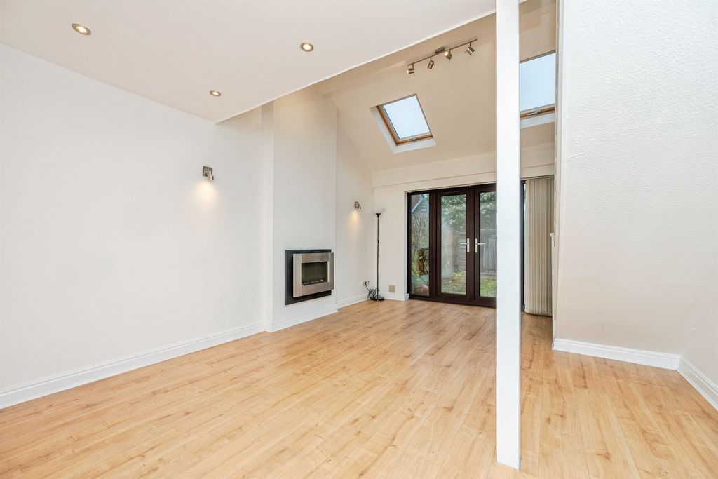 Property photo 3 of 21