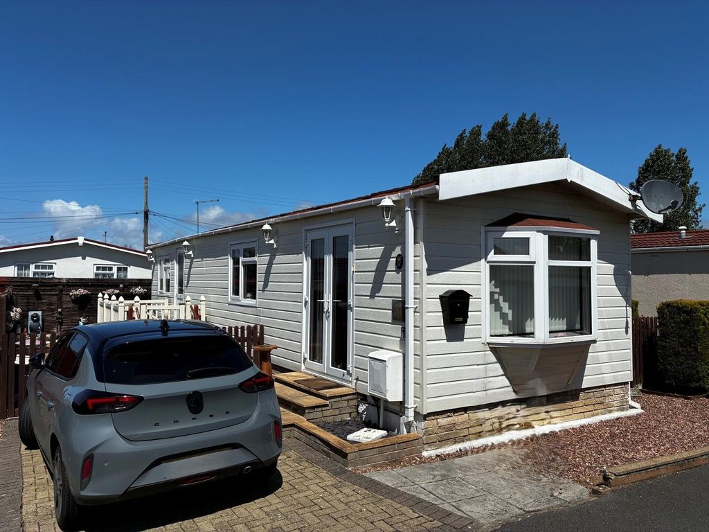 Property photo 1 of 20 Front (Exterior)