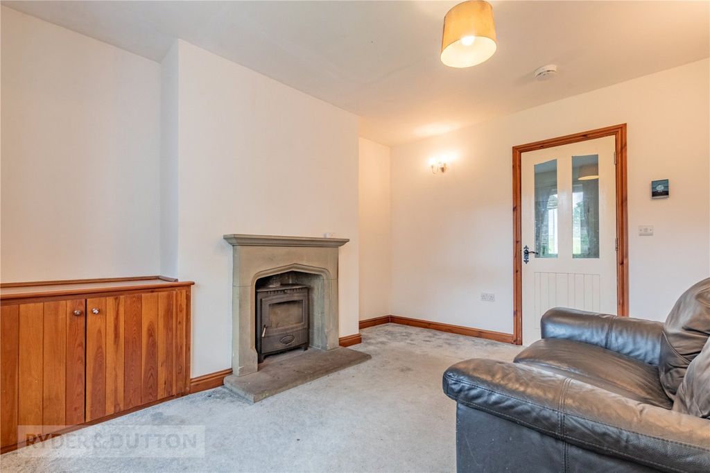 Property photo 3 of 16 Lounge