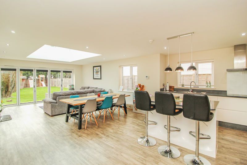 Property photo 2 of 29 Kitchen/Diner/Family Room