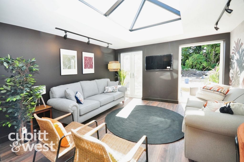 Property photo 3 of 12