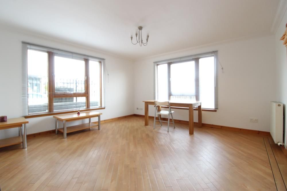 Property photo 2 of 11 Lounge